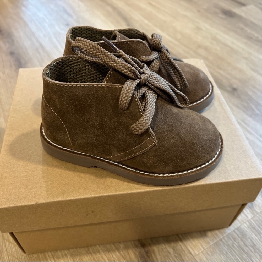 Toddler unisex Desert Boots in Brown size 9